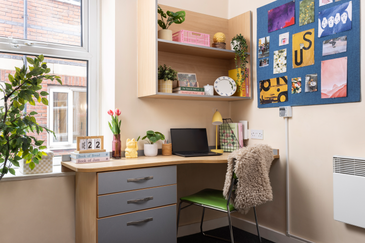  Standard Single Non En-Suite: Two Bedroom Flat  -  Unite Students Lennon Studios  - Gallery -  3