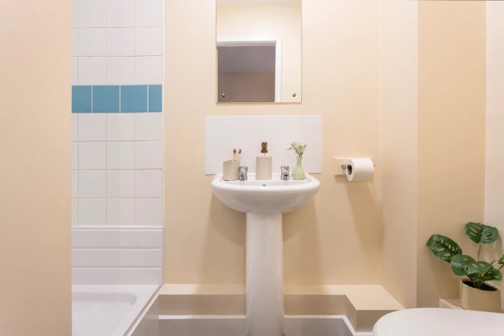 Extra Large High Double En-Suite - Unite Students Lennon Studios - Gallery - 2