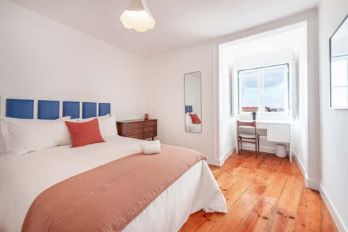 Bedroom in a 4-bedroom apartment in Lisbon - Room 1