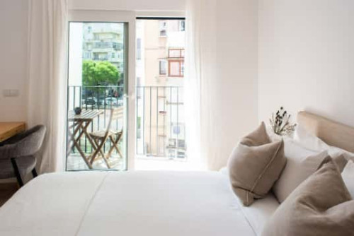 Bedroom in a 6-bedroom apartment in Lisbon - Room 3