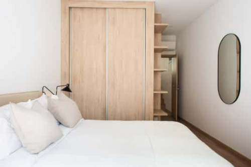 Bedroom in a 6-bedroom apartment in Lisbon - Room 3