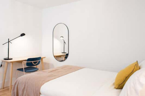 Bedroom in a 5-bedroom apartment in Lisbon - Room 4