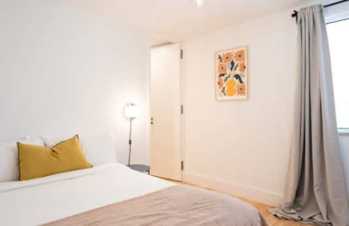 Bedroom in a 5-bedroom apartment in Lisbon - Room 4