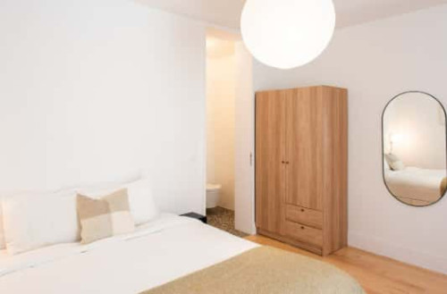 Bedroom in a 5-bedroom apartment in Lisbon - Room 3