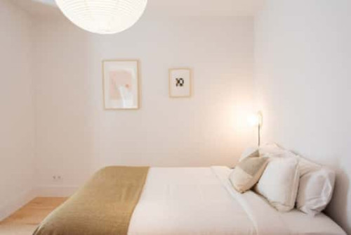 Bedroom in a 5-bedroom apartment in Lisbon - Room 3