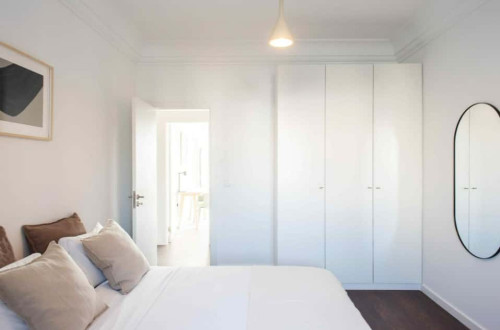 Bedroom in a 4-bedroom apartment in Lisbon - Room 3