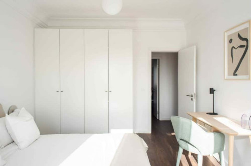 Bedroom in a 4-bedroom apartment in Lisbon - Room 2