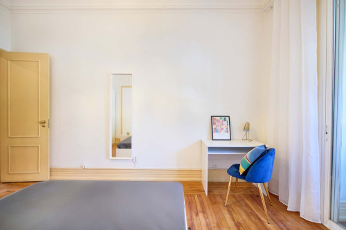 Room 1 - 71. Avenida Álvares Cabral 28 1E