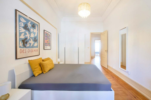 Room 1 - 71. Avenida Álvares Cabral 28 1E