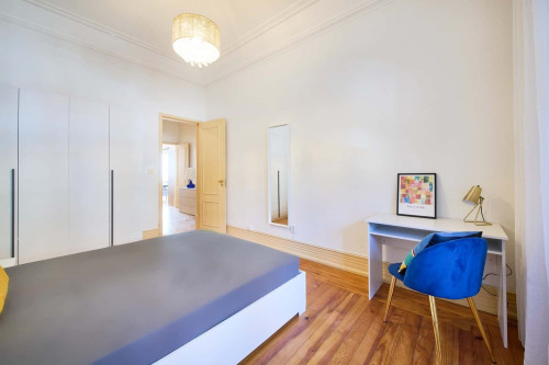 Room 1 - 71. Avenida Álvares Cabral 28 1E