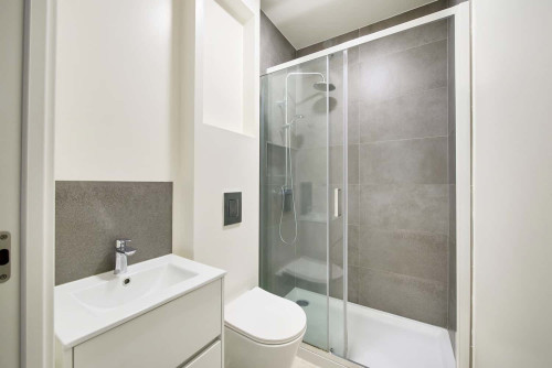 Room 1 - 104. Rua Guilhermina Suggia 9 CVD