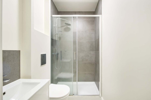 Room 1 - 104. Rua Guilhermina Suggia 9 CVD