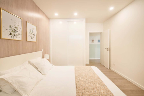 Room 3 - 104. Rua Guilhermina Suggia 9 CVD