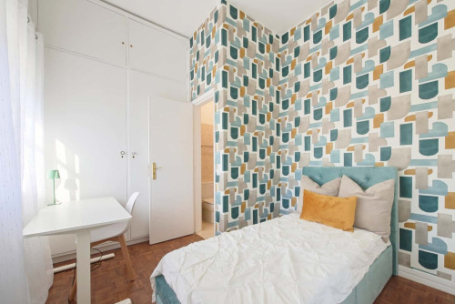 Room 7 - 52. Av. Defensores de Chaves 83