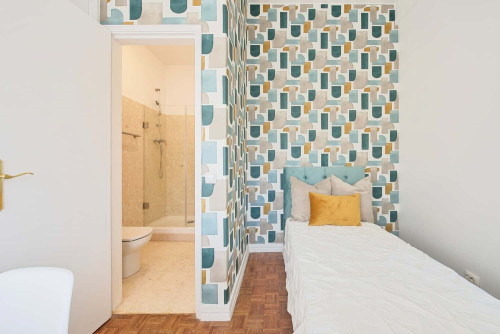 Room 7 - 52. Av. Defensores de Chaves 83
