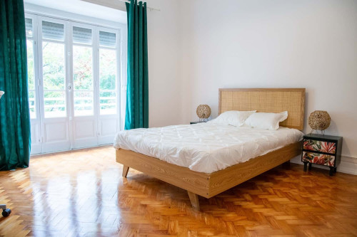 Room 4 - 30. Rodrigo Fonseca 135 1E