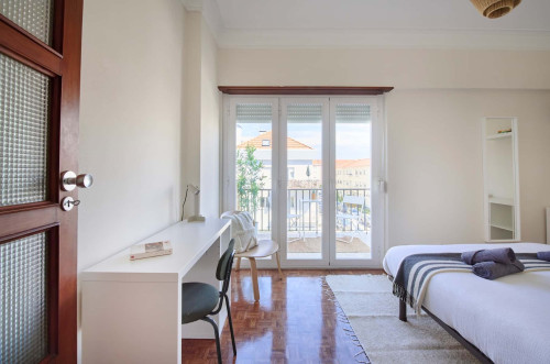 Incredibly spacious bedroom in Lisbon  - Gallery -  5