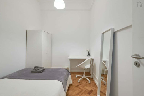 Modern double interior bedroom in Alameda - Room 6