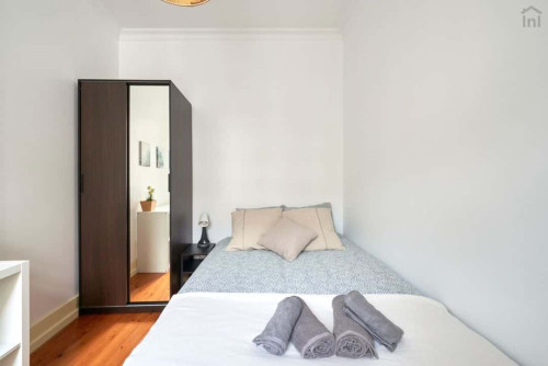 Cozy double bedroom in Avenida - Room 5