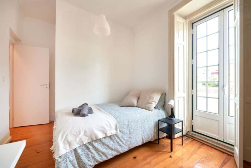 Luminous double bedroom in Avenida - Room 1