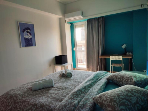 Modern double bedroom in a 10-bedroom apartment No18-2