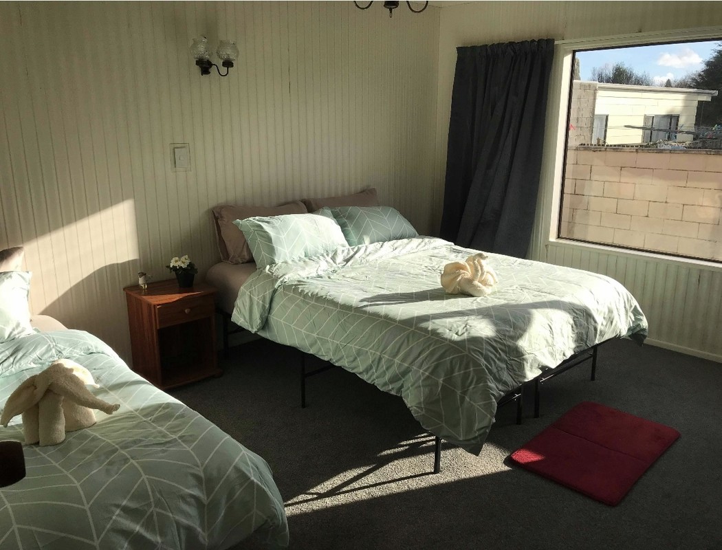  Room 2(Full Room)  -  Close to town and bus stops  - Gallery -  1