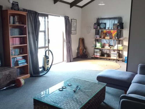 Working Nana with spare room