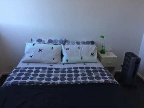 1BR w. Pvt Bath (parking/pool/gym)