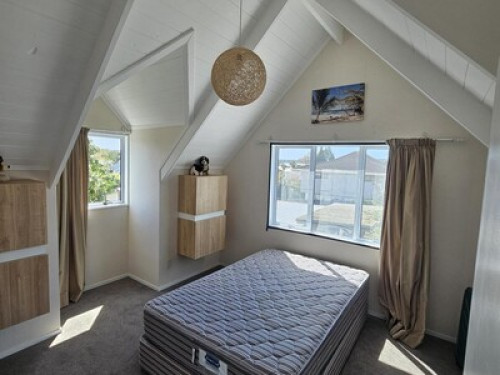 Lovely bedroom with shared bathroom - Gallery - 6