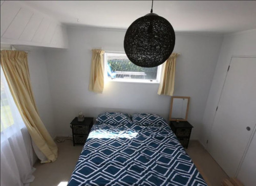 Lovely bedroom with shared bathroom - Gallery - 7