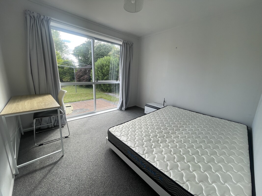  Queen Bedroom 1 (Full Room)  -  Cosy & Super Quiet Room in Pukete  - Gallery -  1