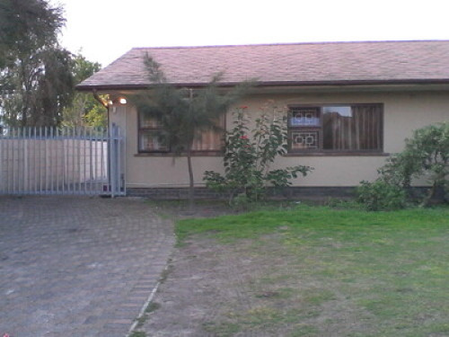 Twin Palms Home Stay 