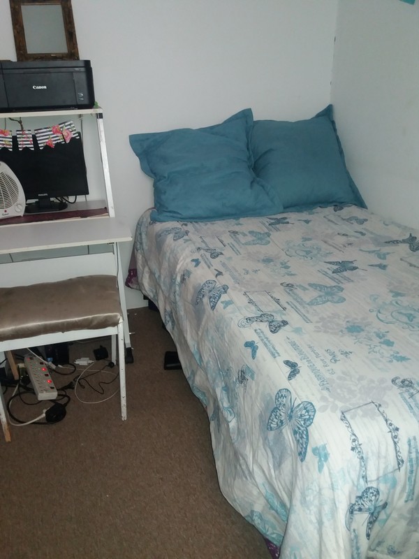 Bedroom With Desk And Lamp And Wardrobe(Full Room) - 1