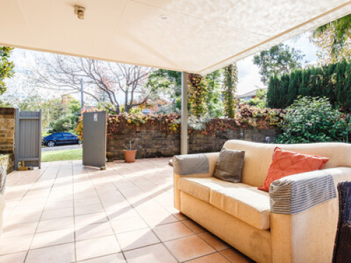 relaxed-friendly-family-in-sydney-sydney-140247149620240814033432AM