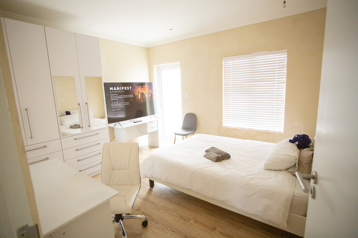  Guest Room With Balcony(Full Room)  -  Modern Home with Dad and Daughter  - Gallery -  1