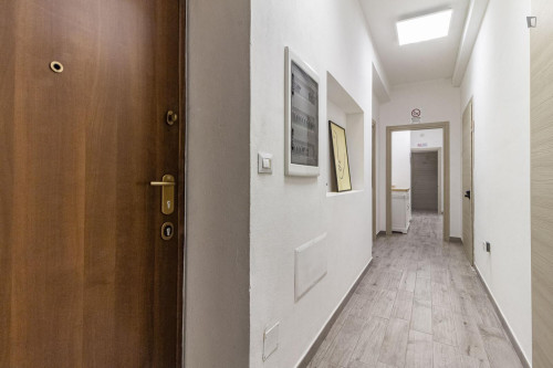 Double Ensuite Bedroom in a 6-bedroom flat near Vanni Stadium - Gallery - 13