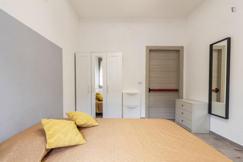 Double Ensuite Bedroom in a 6-bedroom flat near Vanni Stadium