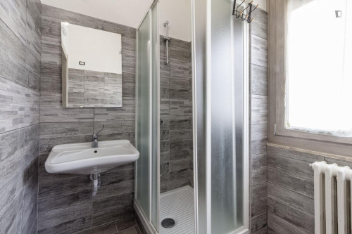Double Ensuite Bedroom in a 6-bedroom flat near Vanni Stadium - Gallery - 6