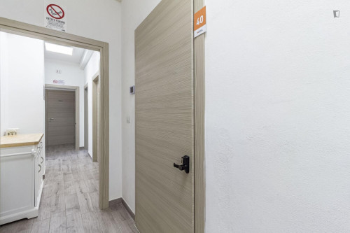 Double Ensuite Bedroom in a 6-bedroom flat near Vanni Stadium - Gallery - 9