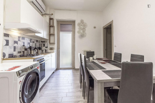 Double Ensuite Bedroom in a 6-bedroom flat near Vanni Stadium - Gallery - 12