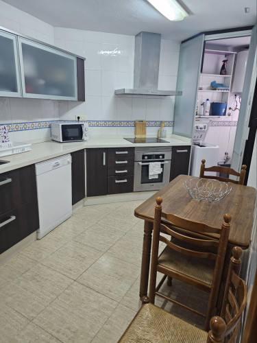 Comfortable single bedroom ideal for Universidad Católica San Antonio de Murcia students - Gallery - 11