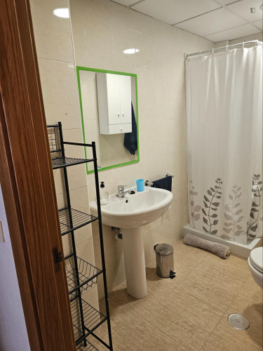 Comfortable single bedroom ideal for Universidad Católica San Antonio de Murcia students - Gallery - 12