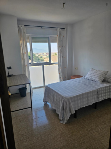 Comfortable single bedroom ideal for Universidad Católica San Antonio de Murcia students - Gallery - 6