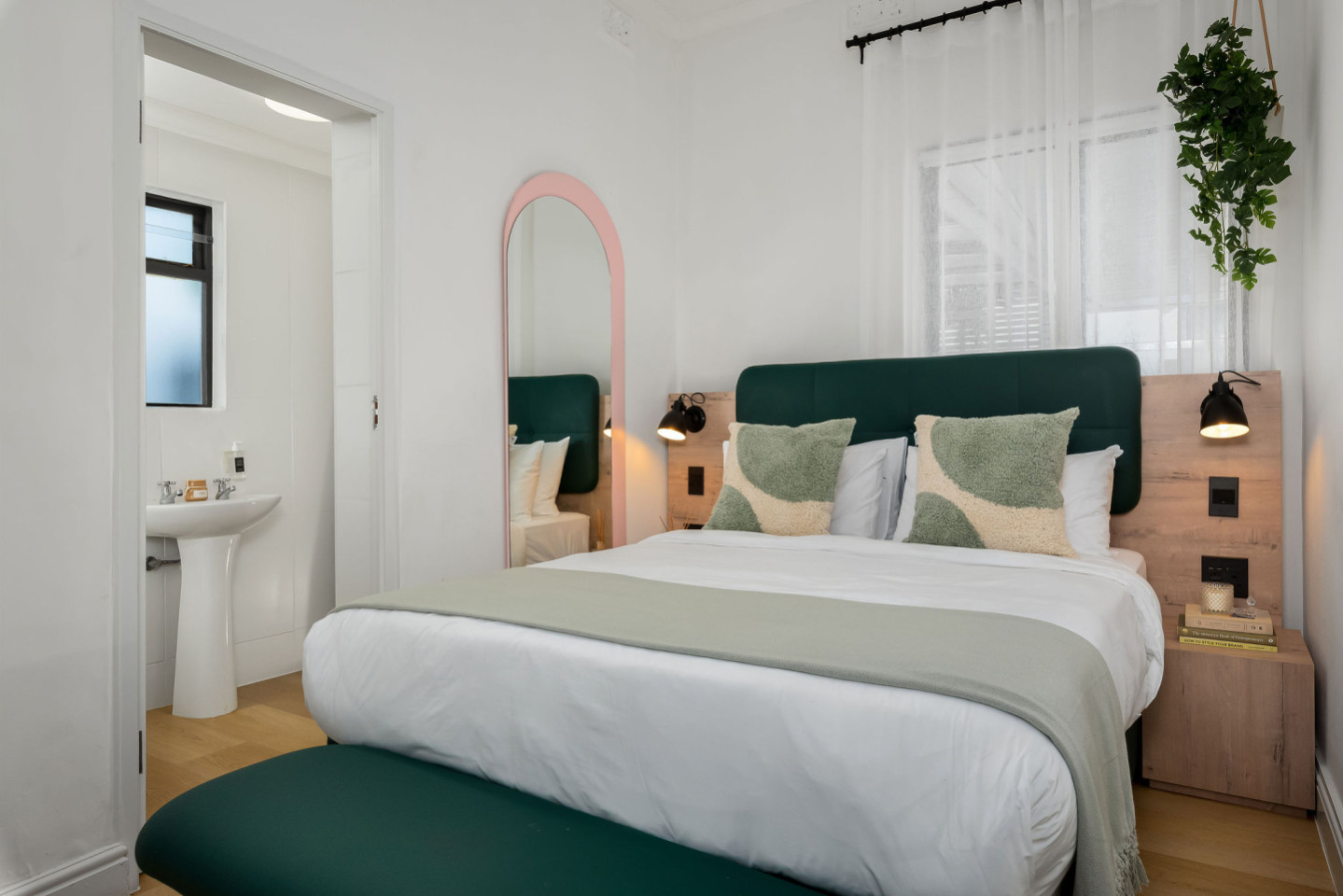Queen Room - 17