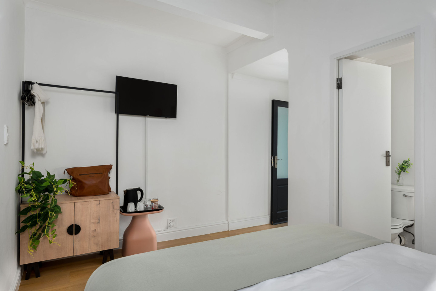 Queen Room - 16
