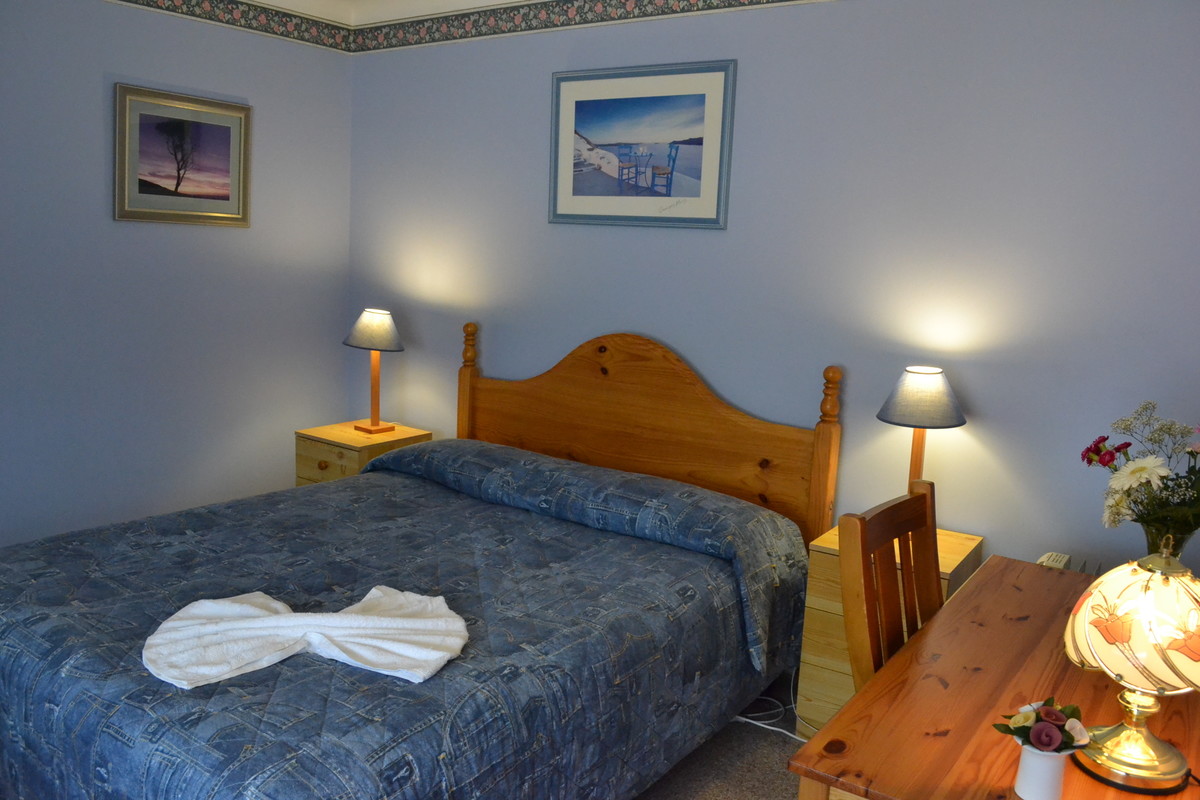 En-Suite Queen Room With Breakfast (Full Room) - 1