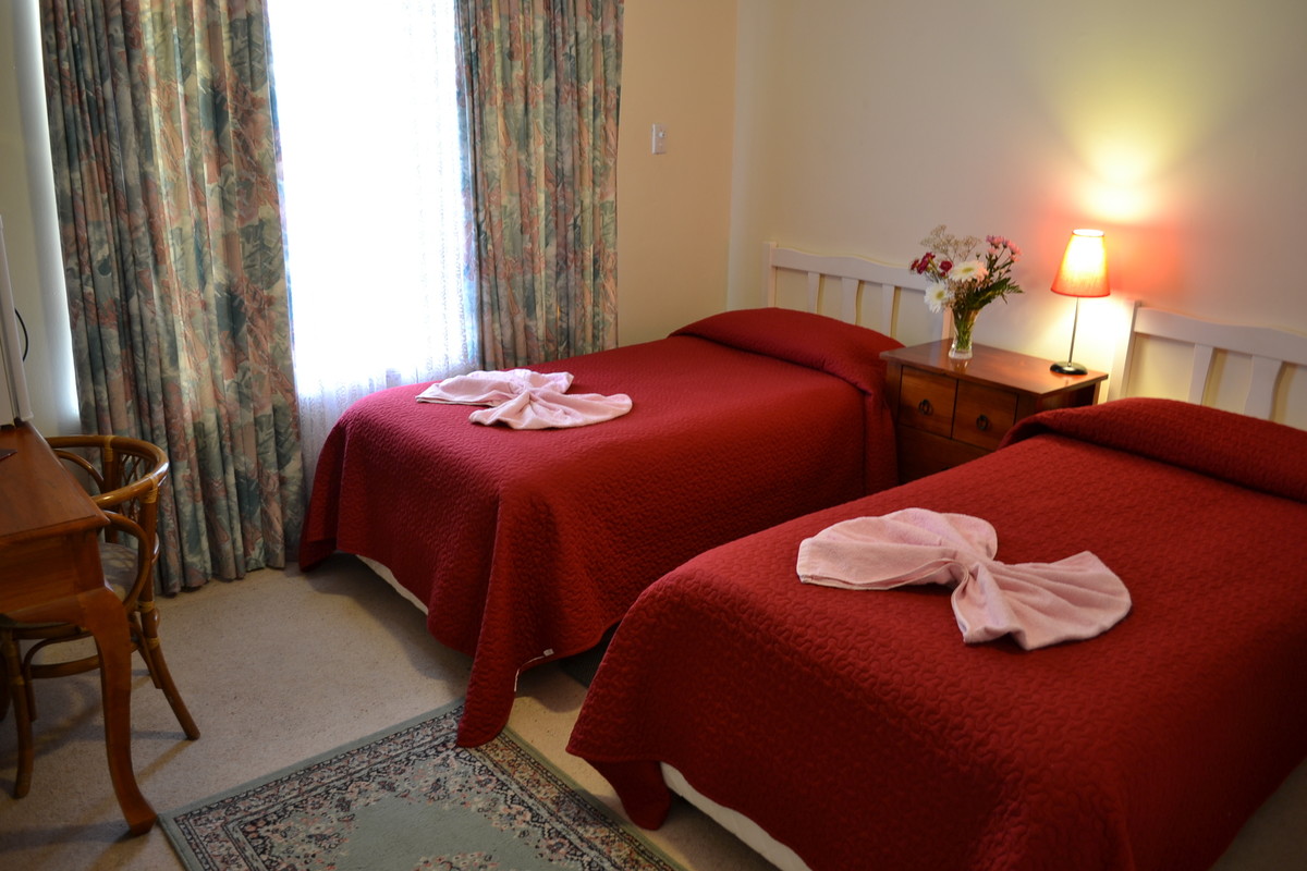 En-Suite Twin Room With Breakfast (Full Room) - 1