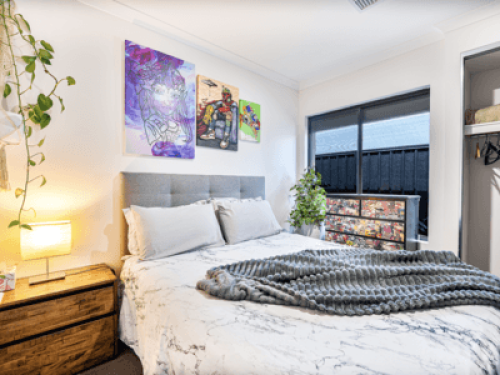 Luxe Cosy Room in Contemporary Home - Gallery - 8