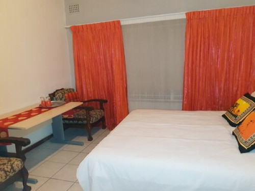 Lyronne Guesthouse 
