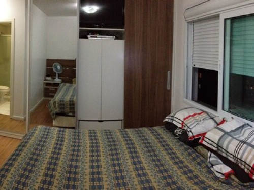 frequenting bars / restaurant